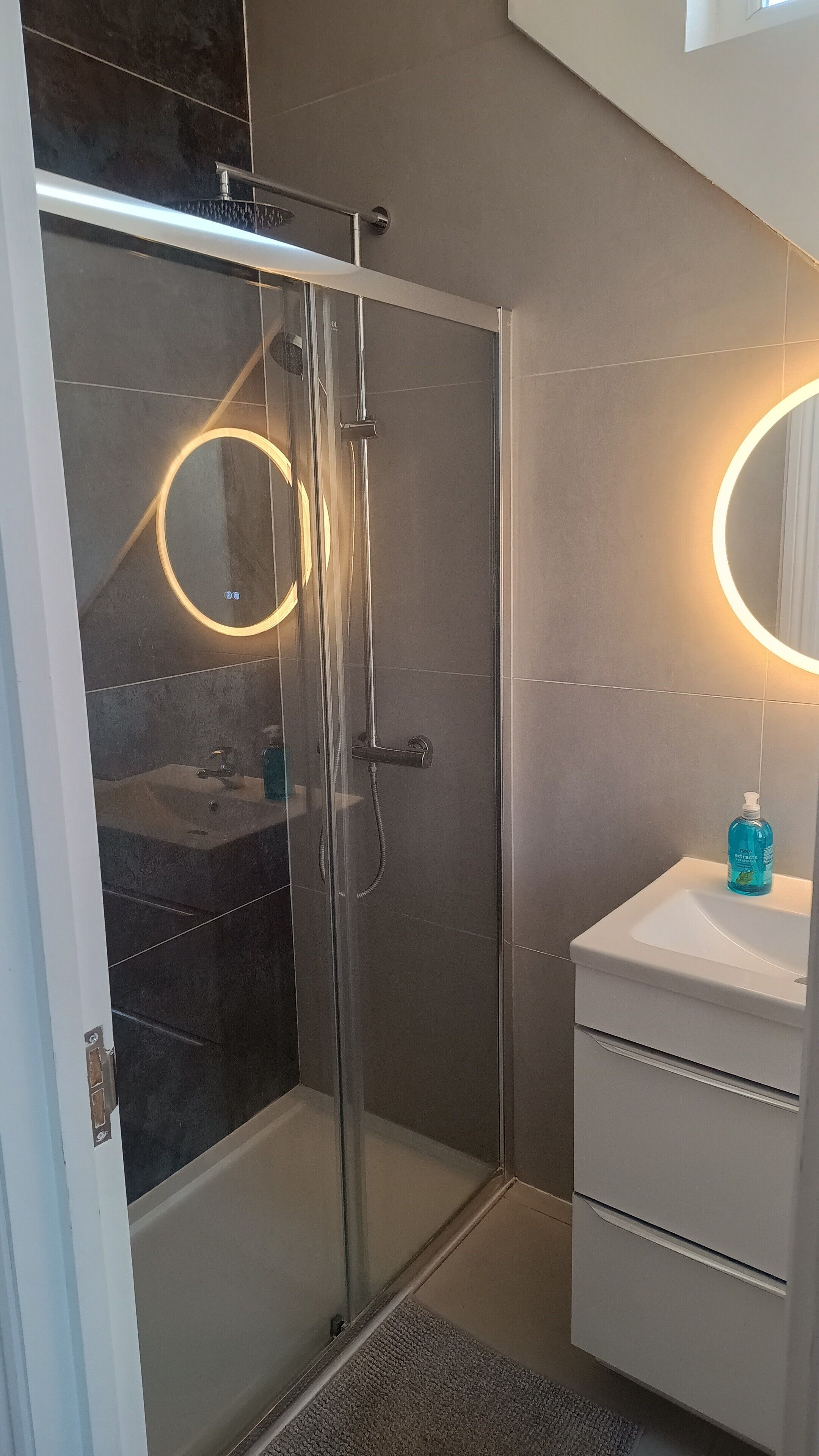 行政開放式客房 | 浴室 | 淋浴設備、水療按摩蓮蓬頭、免費盥洗用品、吹風機