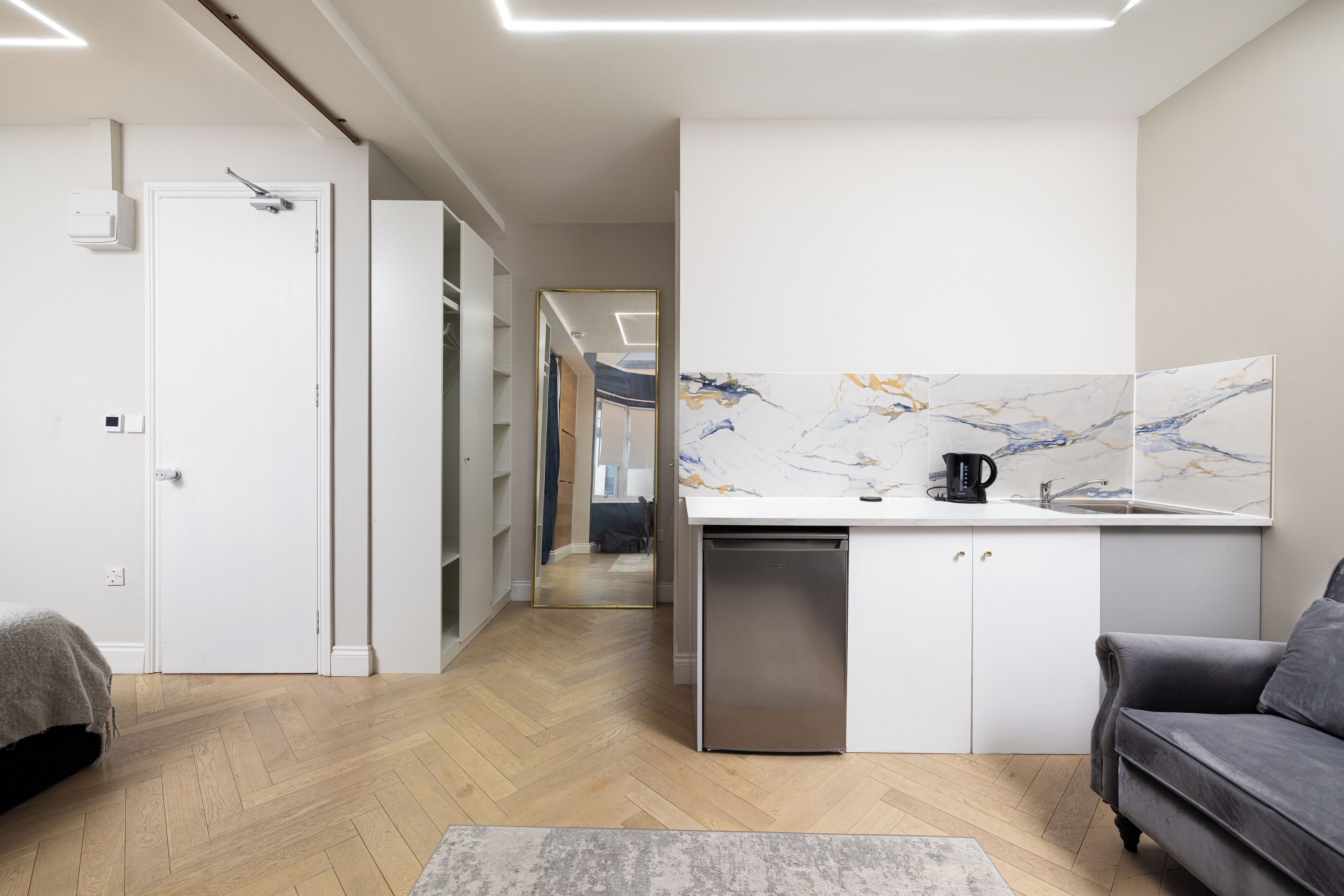 Luxe studio | Woonruimte | Een 45-inch smart-tv met digitale zenders en vloerwarming