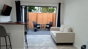 Premier Studio | Living area | 45-inch Smart TV with digital channels, heated floors