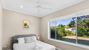 3 bedrooms, iron/ironing board, WiFi, bed sheets