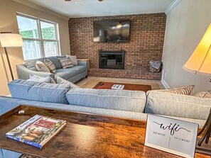 Smart-TV, peis, videospill og fotballspill