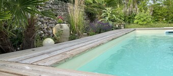 Maison en pierre avec piscine