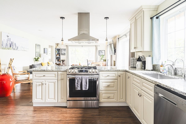 Køleskab, mikrobølgeovn, ovn, kogeplade