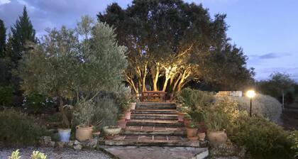 Stunning Andalusian Farmhouse. Privare saltwater Pool. 3-Hectare Olive Estate.