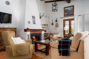 Smart TV, fireplace, books - Traditional country house with private swimming pool in the heart of Andalucía. (Villanueva de Tapia)