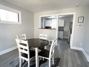 Dining - NEW!! Private Home in Canton! Pro Football Hall of Fame! (Canton)