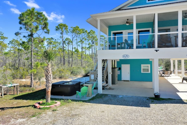 Outdoor dining - Pet Friendly, Hot Tub, Fire Pit~ Dolphin Daze Beach House (Port St Joe)