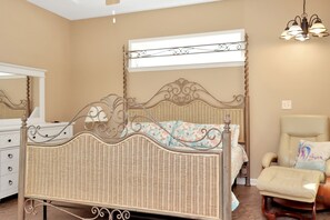 6 bedrooms, iron/ironing board, free WiFi, bed sheets