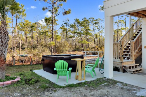 Pet Friendly, Hot Tub, Fire Pit~ Dolphin Daze Beach House