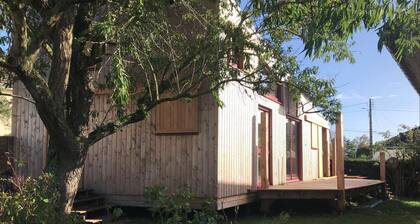 Quiet house in Caen with 2 bedrooms , 2hrs from Paris, Closed garden and terace