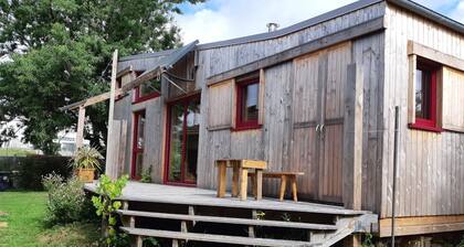 Quiet house in Caen with 2 bedrooms , 2hrs from Paris, Closed garden and terace