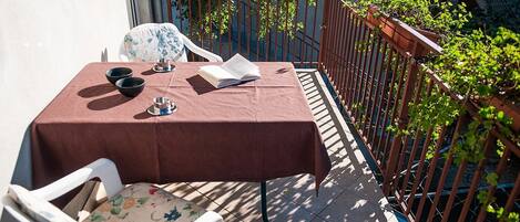 تناول الطعام بالخارج