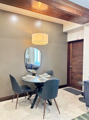 Dining - VIVA 203 in the heart of San Pedro (San Pedro)