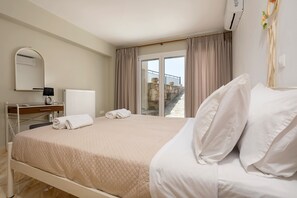 Apartamento, 3 habitaciones, fumadores, patio | 4 dormitorios y sistema de insonorización