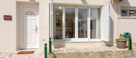 Apartment, 3 Bedrooms, Smoking, Patio | Exterior