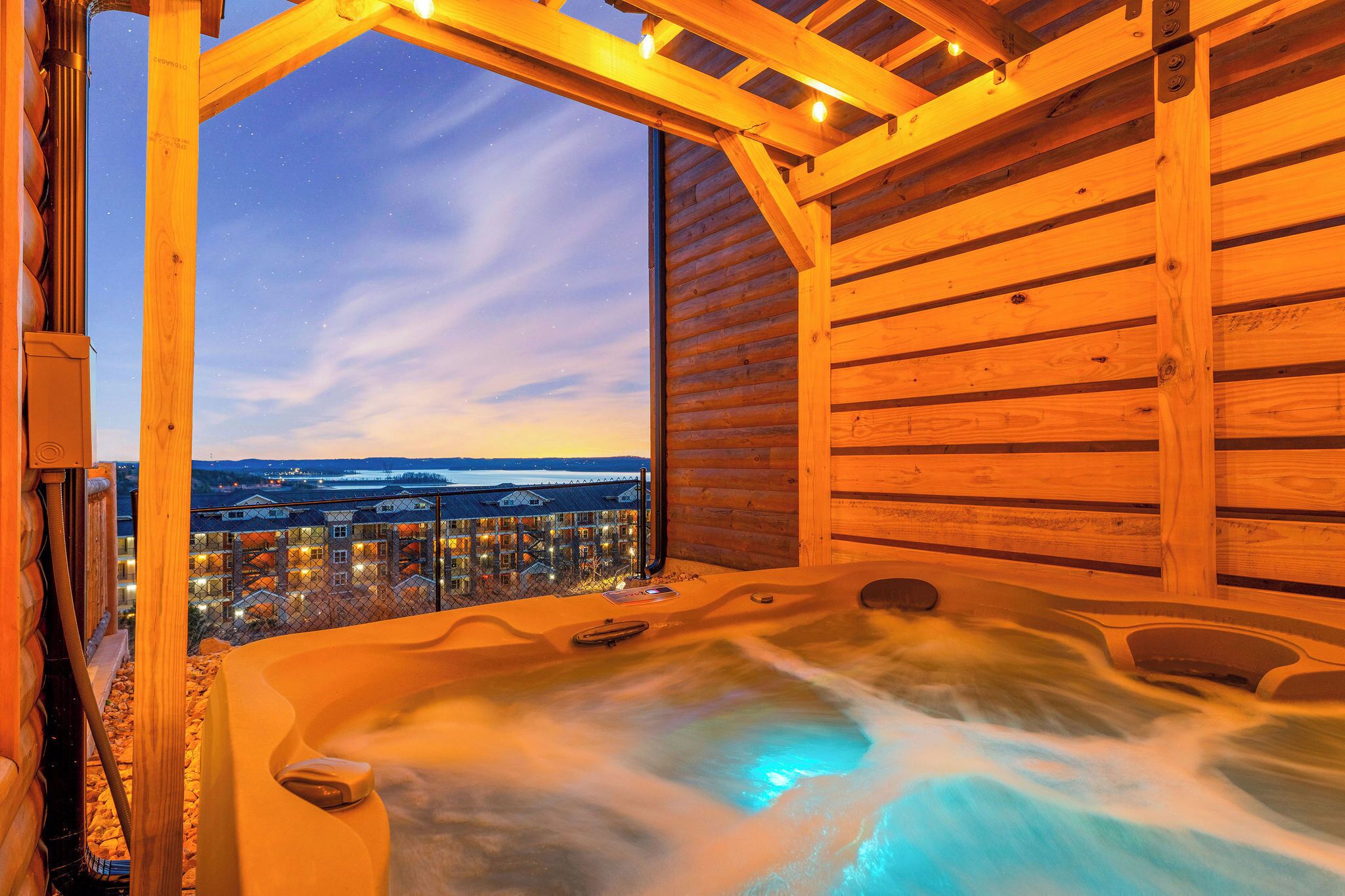 Bañera de hidromasaje al aire libre