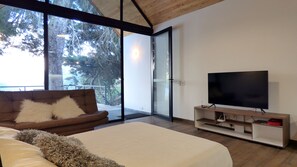 1 bedroom, travel crib, free WiFi, bed sheets