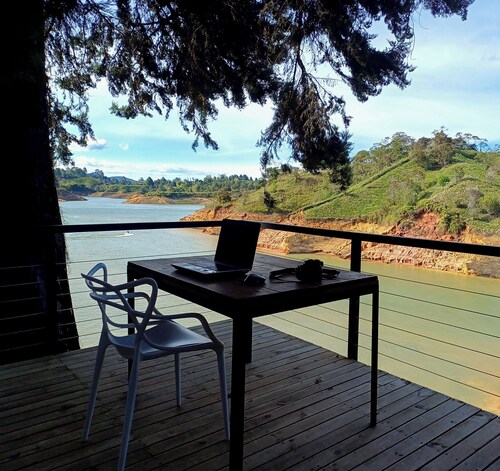 Tree House: Gorgeous cabin with jacuzzi in Guatape