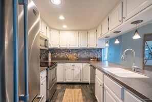 Private kitchen - Modern 2-bedroom, 2-bathroom condo in adorable Old Orchard Beach with WiFi (Old Orchard Beach)