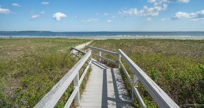Modern 2-bedroom, 2-bathroom condo in adorable Old Orchard Beach with WiFi