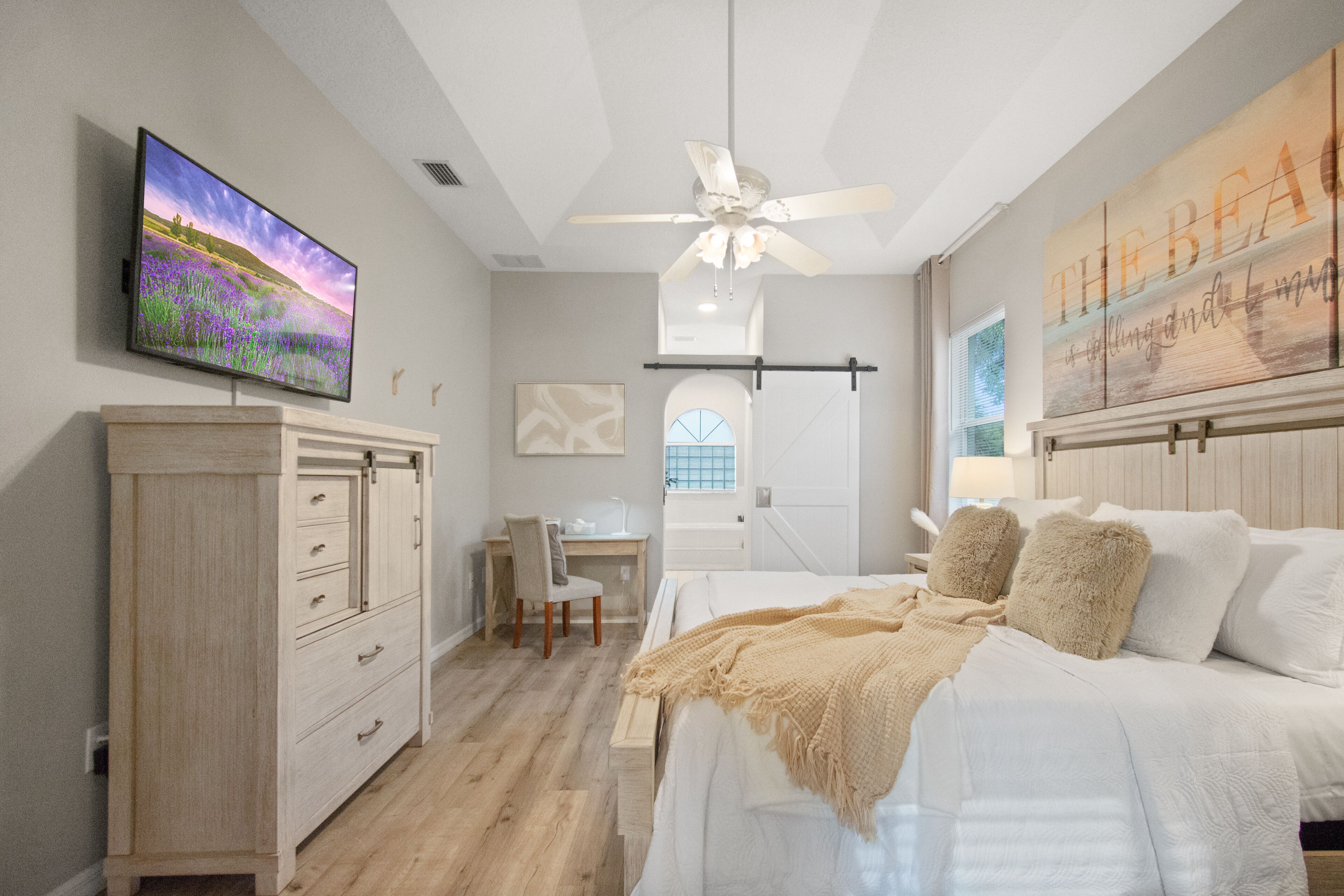 3 多间卧室、办公桌、熨斗/熨衣板、旅行婴儿床