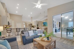 Una Smart TV, un futbolín, una impresora