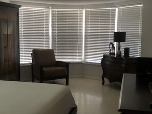 2 室のベッドルーム、アイロン / アイロン台、WiFi、ベッドシーツ