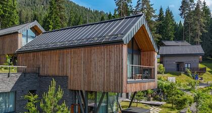 Luxury Chalet with Hot Tube & Sauna