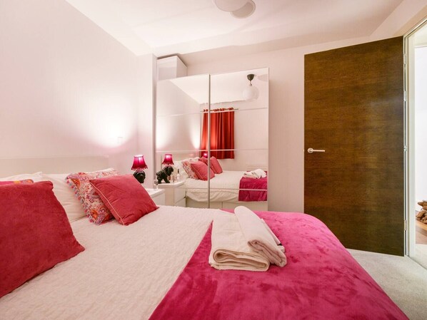1 chambre, fer et planche à repasser, accès au Wi-Fi (inclus)