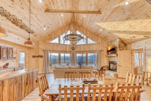 Smart-TV, peis, videospill og fotballspill