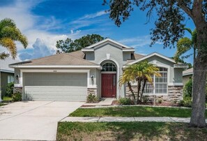 Exterior - The Lux guesthouse is your home away from home! (Ruskin)