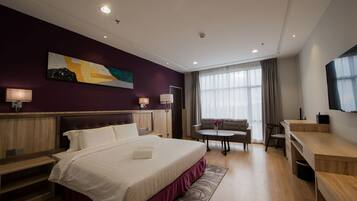 Premier Double Room | In-room safe, individually furnished, desk, laptop workspace