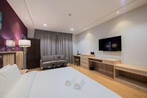 In-room safe, individually furnished, desk, laptop workspace - Grand InHotel Kota Kinabalu (Kota Kinabalu)