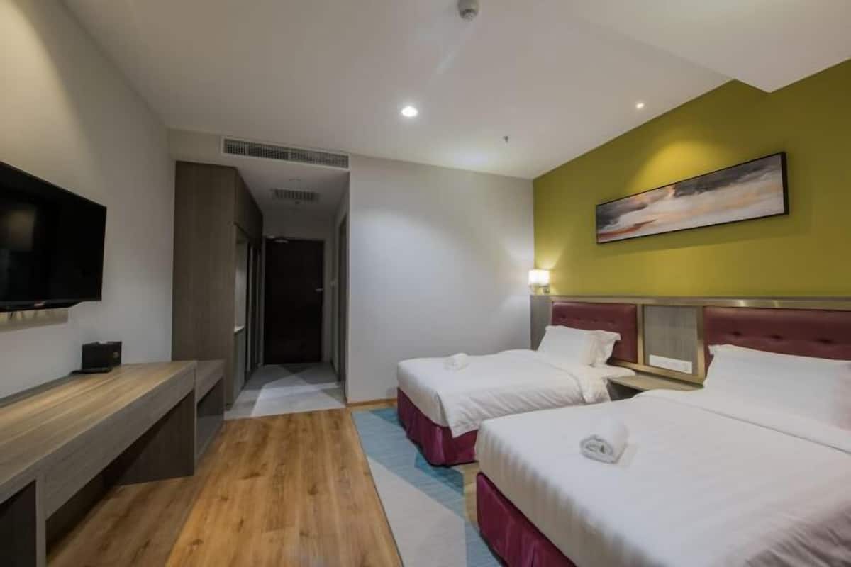 In-room safe, individually furnished, desk, laptop workspace