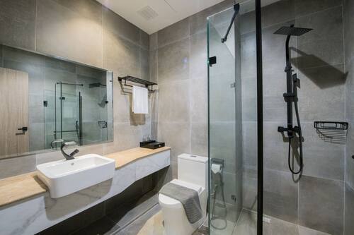 Dusche, Regendusche, kostenlose Toilettenartikel, Haartrockner