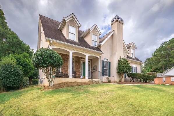 Exterior - Victorian House located minutes from Trilith Studios (Fayetteville)