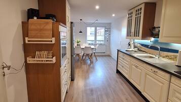 Kühlschrank, Ofen, Herdplatte, Geschirrspüler