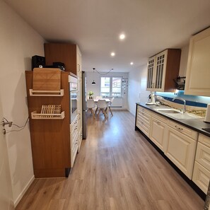 Réfrigérateur, four, plaque de cuisson, lave-vaisselle