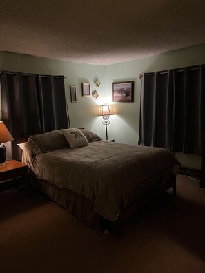 3 bedrooms, iron/ironing board, travel crib, free WiFi