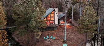 Cabin Masterpiece on Private Lake 