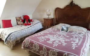 3 室のベッドルーム、デスク、アイロン / アイロン台、WiFi (無料)