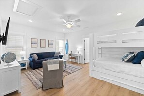 3 slaapkamers, een strijkplank/strijkijzer, gratis wifi, beddengoed