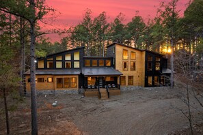 Exterior - Luxe Cabin Retreat | Game Room | Outdoor Fun (Broken Bow)