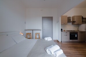 Desk, free WiFi - B&B Elegance (Bologna)