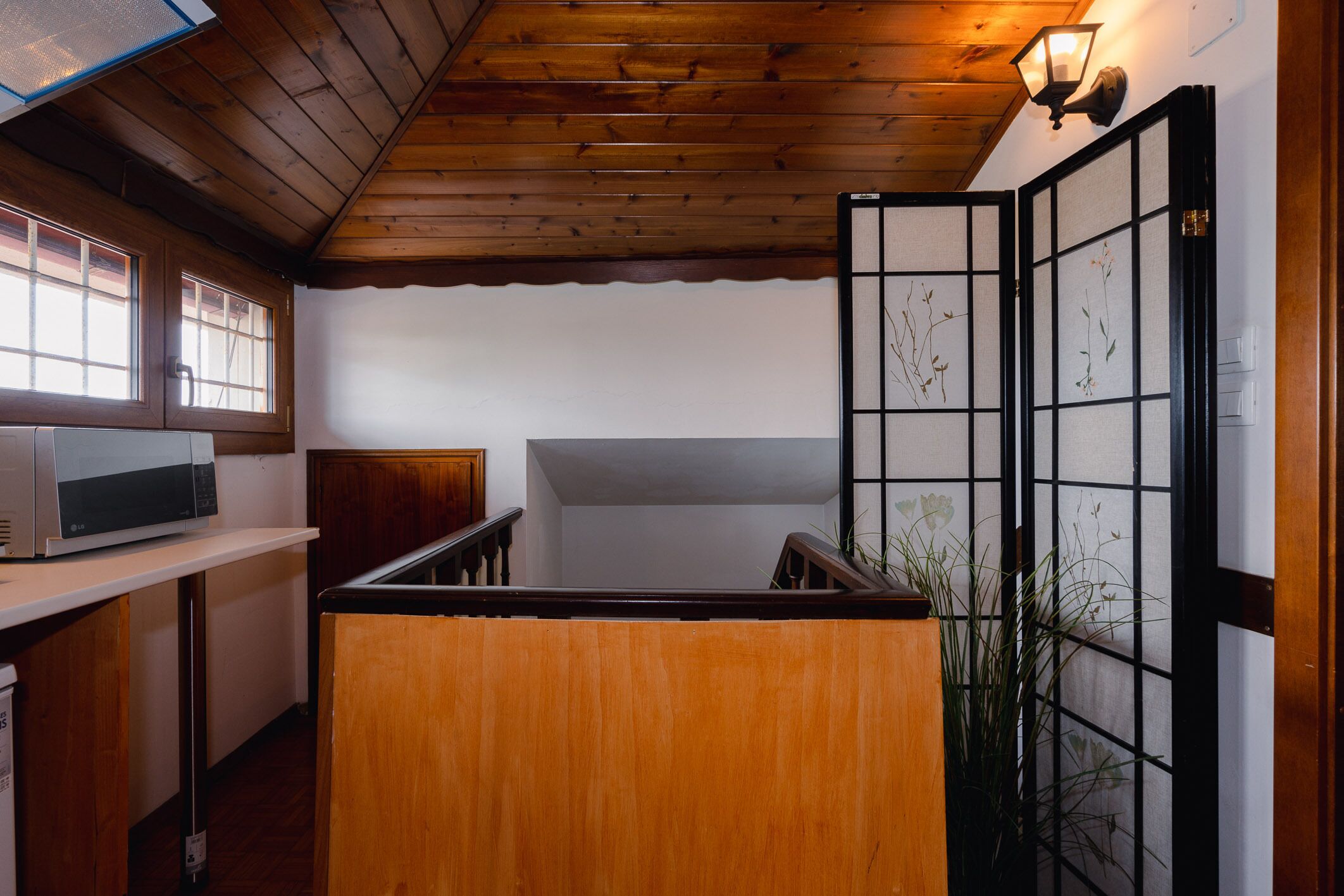 Meja kerja dan Wi-Fi gratis