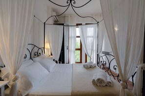 Desk, free WiFi - B&B Elegance (Bologna)