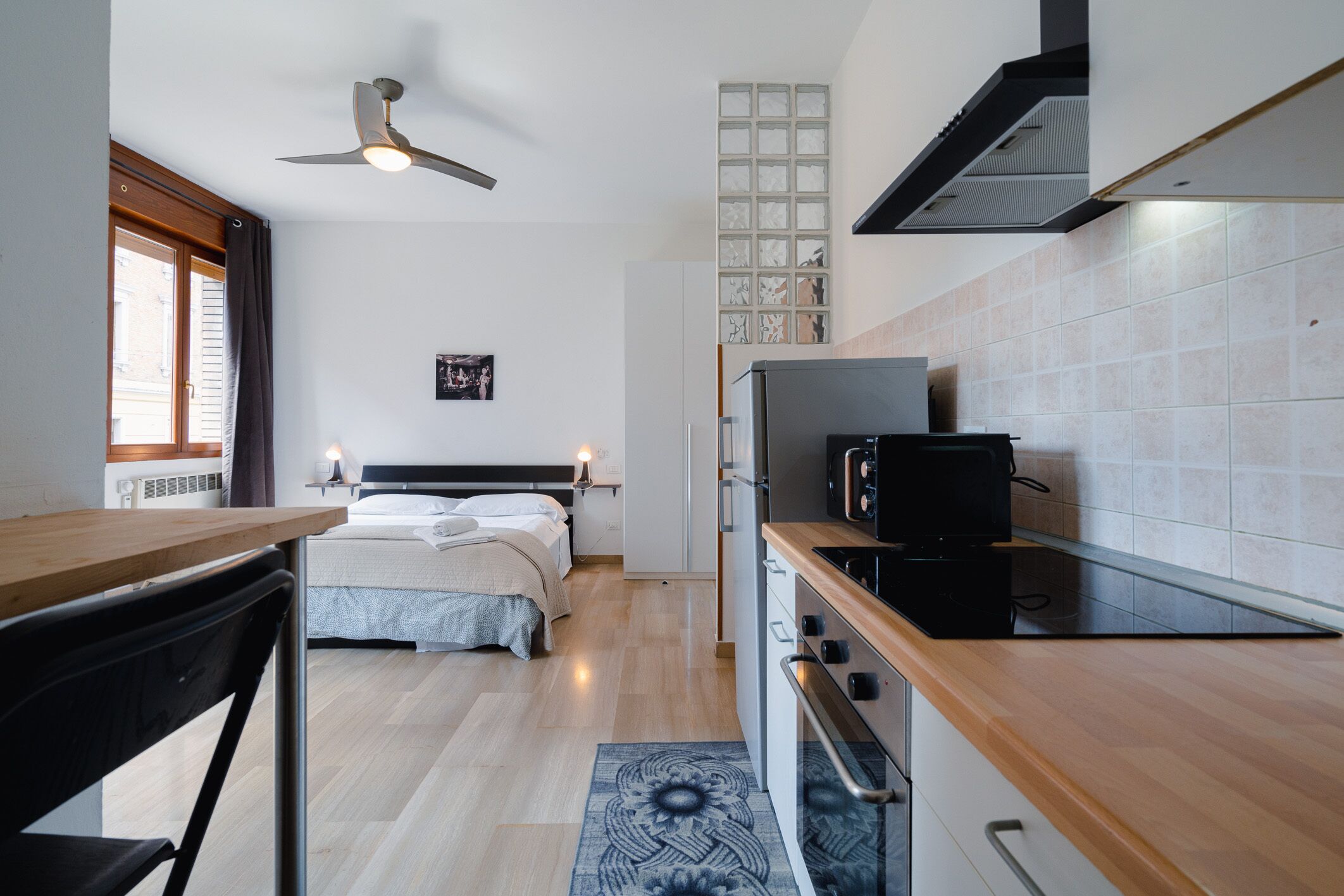 Schreibtisch, kostenloses WLAN