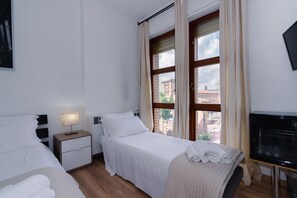 Desk, free WiFi - B&B Elegance (Bologna)