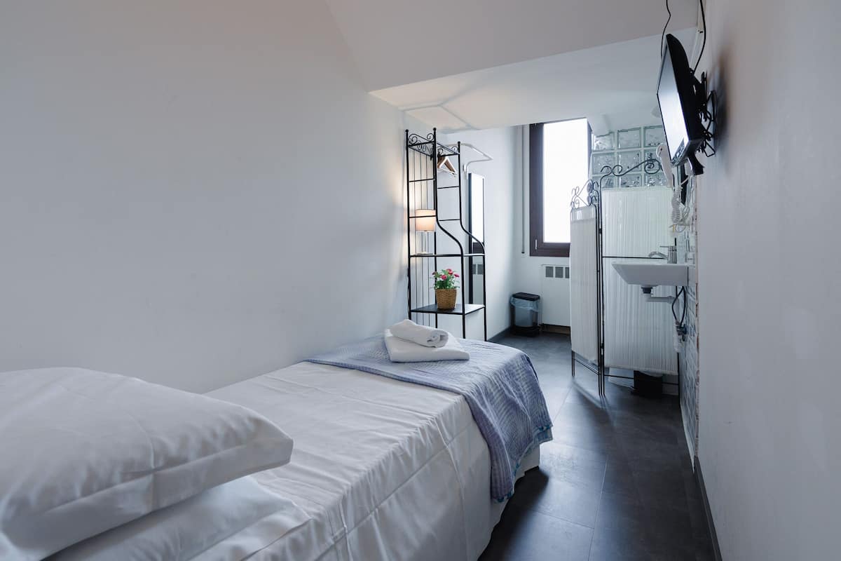 Junior Single Room | 3 bedrooms, desk, free WiFi