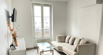 Appartement lumineux 3 piĂšces au pied de la gare RER du Bourget